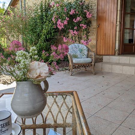 3 Self-Contained Gites With Pool And Games Room Saint-Georges-de-Noisné Esterno foto