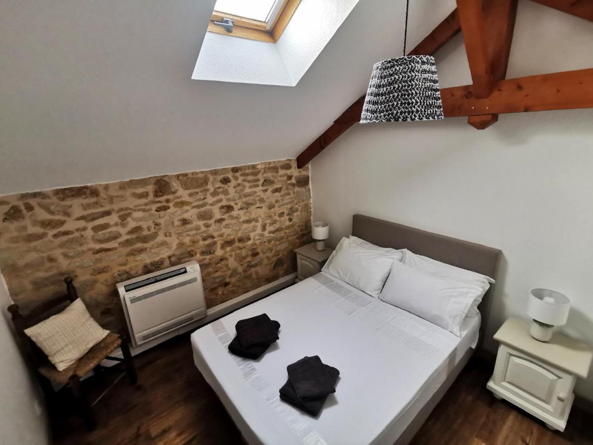 3 Self-Contained Gites With Pool And Games Room Saint-Georges-de-Noisné Esterno foto