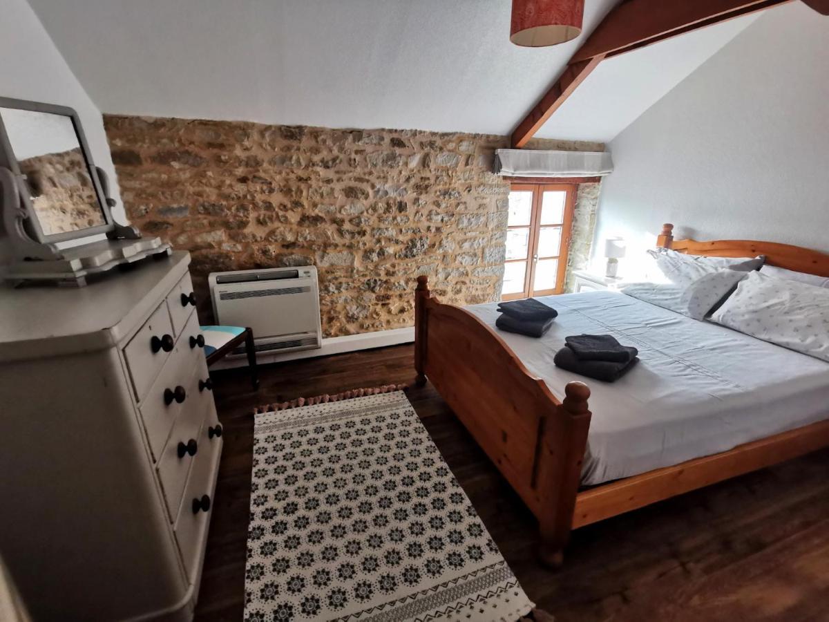 3 Self-Contained Gites With Pool And Games Room Saint-Georges-de-Noisné Esterno foto