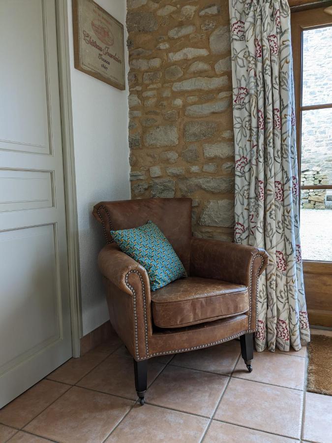 3 Self-Contained Gites With Pool And Games Room Saint-Georges-de-Noisné Esterno foto