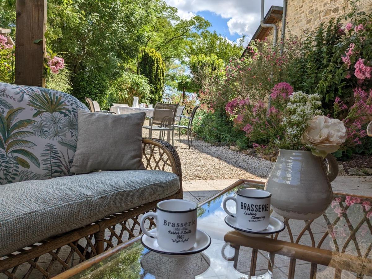 3 Self-Contained Gites With Pool And Games Room Saint-Georges-de-Noisné Esterno foto